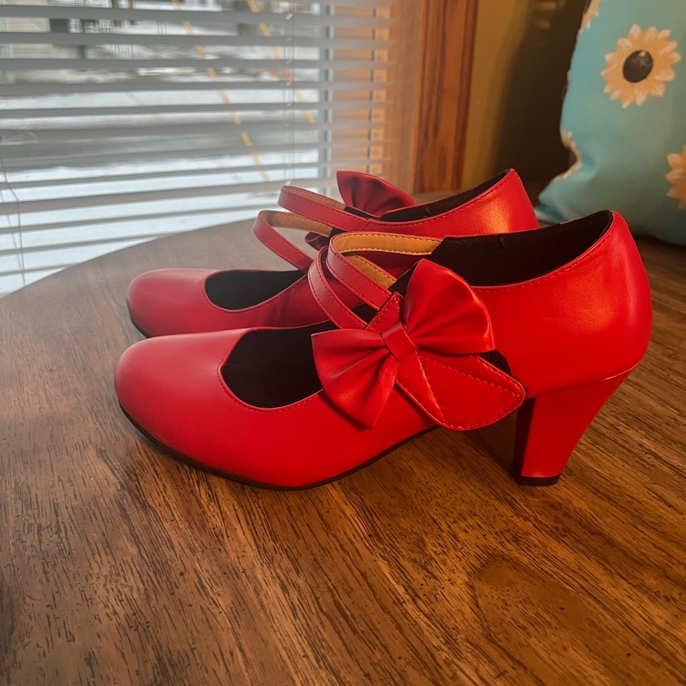 Elegant Red Bow Heels